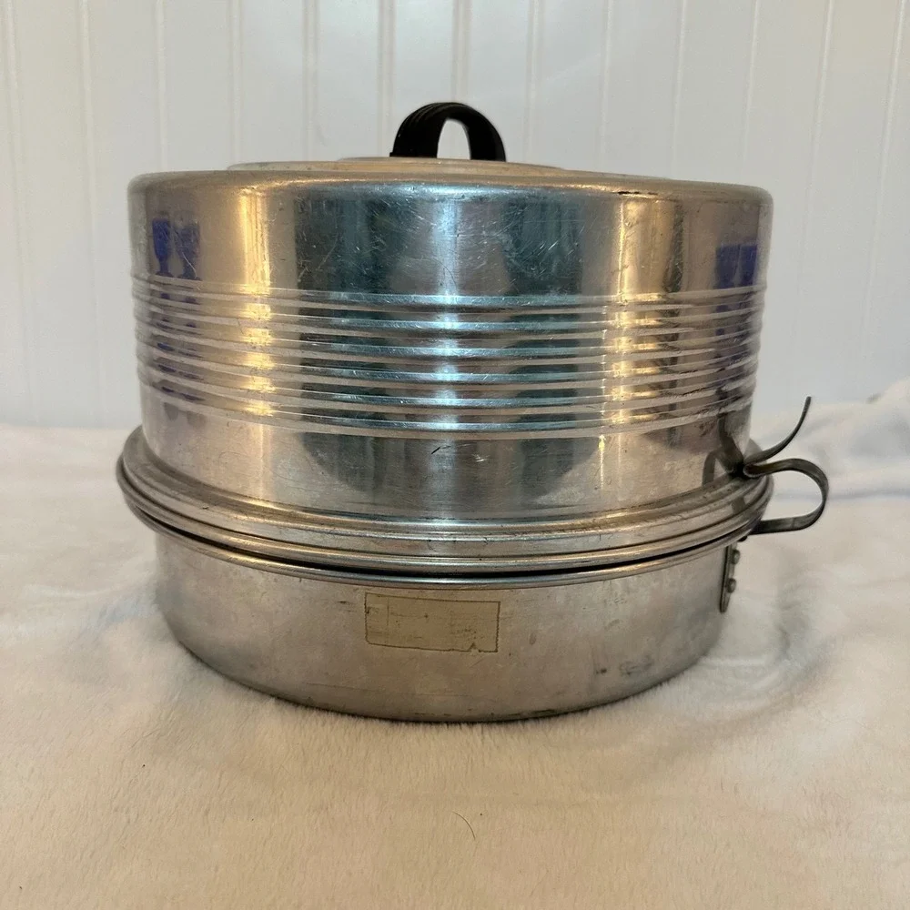 Regal‎ Cake Saver Carrier Vintage Silver Good Aluminum Mid Century Locking Lid